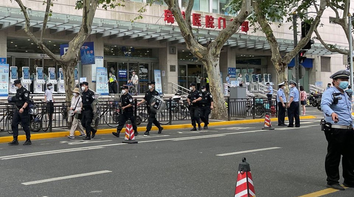 Four people at a renowned Shanghai hospital were wounded by a knife-wielding assailant on Saturday. (Reuters)