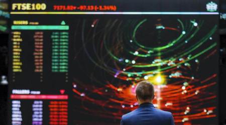 An employee views a FTSE share index board in the atrium of the London Stock Exchange Group Plc's offices in London, U.K., on Wednesday, May 29, 2019. (Bloomberg)