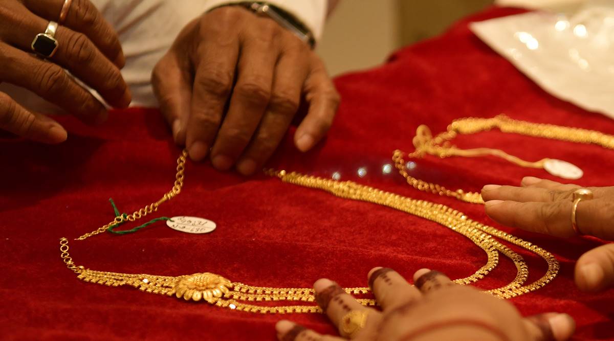 Gold Silver Rate Today Gold Surges Rs 332 10 Gm Silver Rallies Rs 1 004 Kg Here S What They Cost