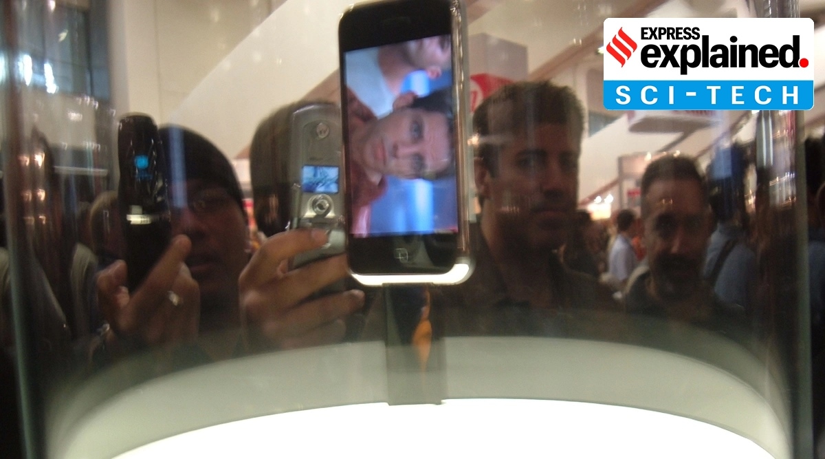 First iPhone on display under glass at 2007 Macworld (Wikicommons)