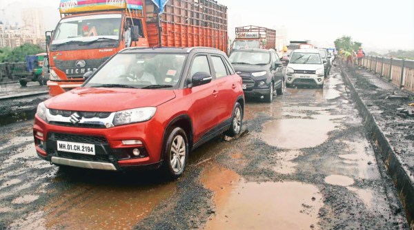 Mumbai-Nashik highway, Eknath Shinde, Mumbai- Nashik highway, Kharegaon, Thane, Mumbai-Nashik highway potholes, Mumbai news, Mumbai city news, Mumbai, Maharashtra, Maharashtra government, India news, Indian Express News Service, Express News Service, Express News, Indian Express India News