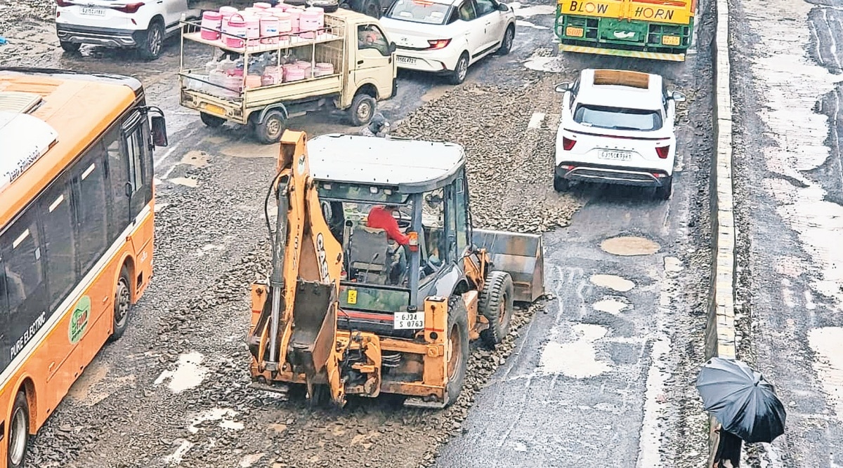 NHAI to recarpet 10-km potholed stretch in Vapi after video surfaces |  Surat News