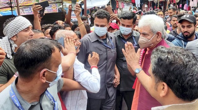 Amarnath flash flood rescue ops resume, J&K L-G Manoj Sinha visits base ...