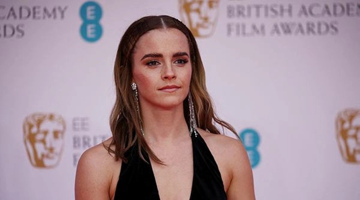 Emma Watson Hair  Haircuts  Bob Pixie Crop UpDos  British Vogue   British Vogue
