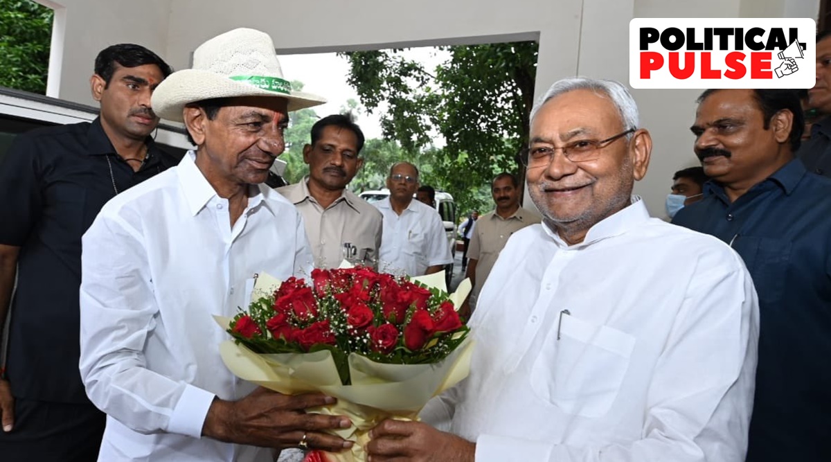 Telangana CM KCR with Bihar CM Nitish Kumar (Twitter: TRS party online)