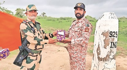 Egoïsme veiligheid Milieuvriendelijk On Pakistan's Independence day, BSF greets Rangers at border | Ahmedabad  News, The Indian Express