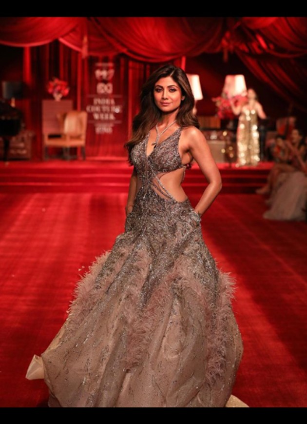 Fashion Design Council (FDCI), India Couture Week 2022, India Couture Week photos, showstoppers India Couture Week, celebs at India Couture Week, India Couture Week 2022 showstoppers, Bollywood celebs India Couture Week 2022, celeb fashion, fashion designers, fashion collection at India Couture Week, indian express news
