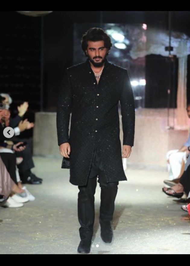Fashion Design Council (FDCI), India Couture Week 2022, India Couture Week photos, showstoppers India Couture Week, celebs at India Couture Week, India Couture Week 2022 showstoppers, Bollywood celebs India Couture Week 2022, celeb fashion, fashion designers, fashion collection at India Couture Week, indian express news