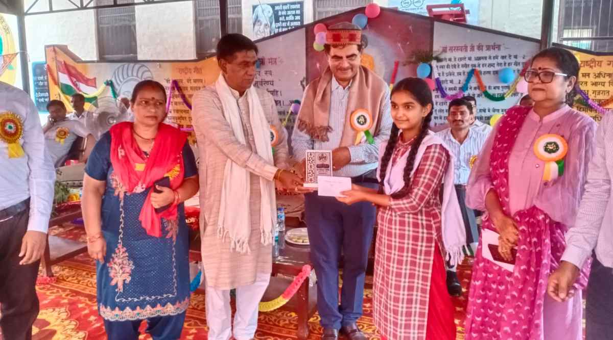 Dean of ram Manohar lohia hospital celebrates his birthday, Swaran Jayanti Utkrisht Senior Secondary School, UNA news