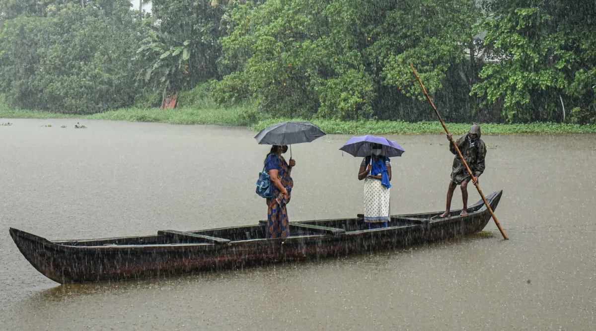 Kerala Rains Updates: Red alert in 8 districts, thousands ...