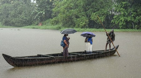 Kochi: A boatman ferries passengers ashore during monsoon rains, in Kochi, Monday, Aug. 1, 2022. (PTI Photo)

