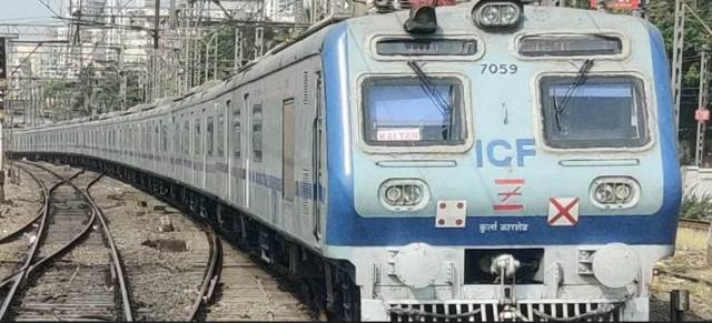 Local AC trains are gaining popularity among daily commuters as per Central Railway (Image: Representation/centralrailwayindia.wordpress.com)