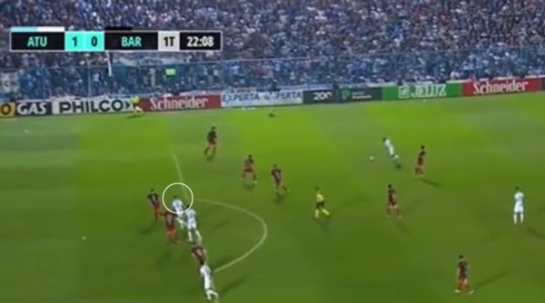 MIRA: Un gol desde antes del medio campo, una chilena, Atlético Tucumán marca dos mundiales en el mismo partido de la Primera División Argentina