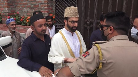 When the Mirwaiz stepped out of his residence at Nigeen, police officials present outside the gate stopped him, citing security issues. (YouTube/Mirwaiz Manzil)