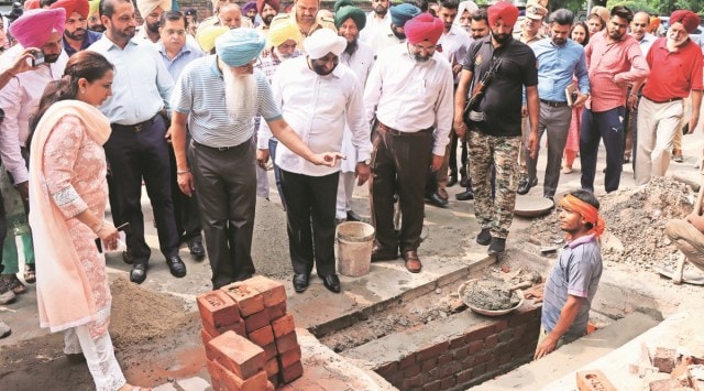 Minister Inderbir Singh Nijjar during the launch of “Mera Shehar-Mera Maan” campaign in Sector 59 of Mohali on Friday. (Express photo by Jasbir Malhi)
