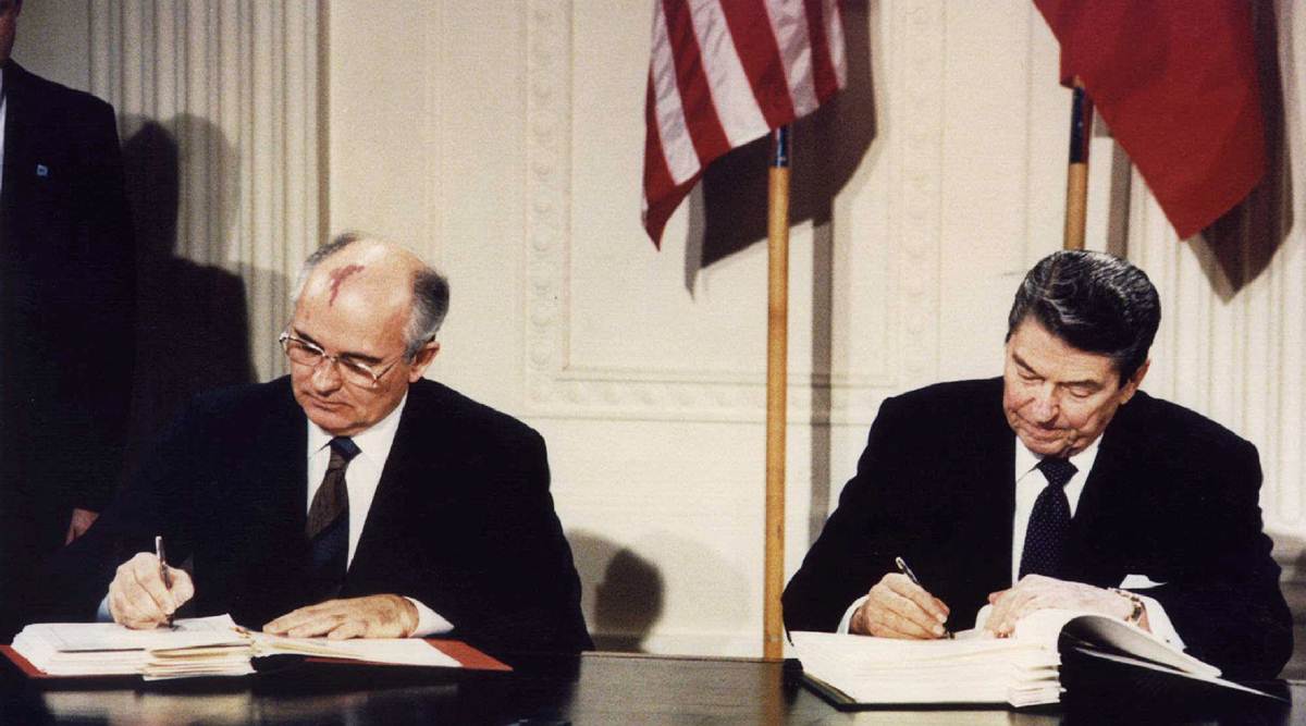 U.S. President Ronald Reagan (R) and Soviet President Mikhail Gorbachev signing the Intermediate-Range Nuclear Forces (INF) treaty at the White House, Washington on December 8 1987. (REUTERS/Dennis Paquin/File Photo)