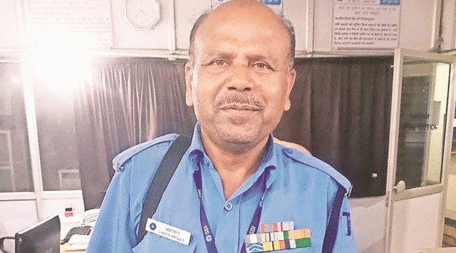 Retd Army jawan Samar Pandey. (Twitter/@PriyankaJShukla)