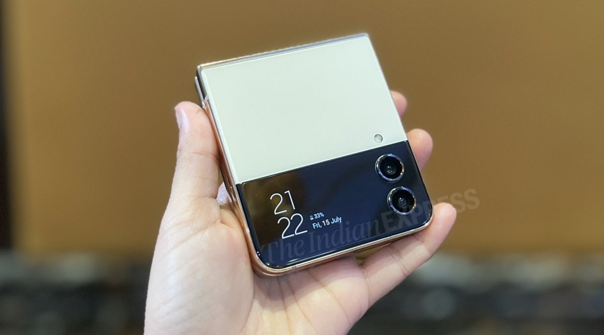 Samsung-Galaxy-Z-Flip-4-folded