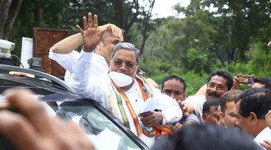 Karnataka Hindutva protesters throw eggs at Siddaramaiah's car after  Savarkar photo row | Cities News,The Indian Express
