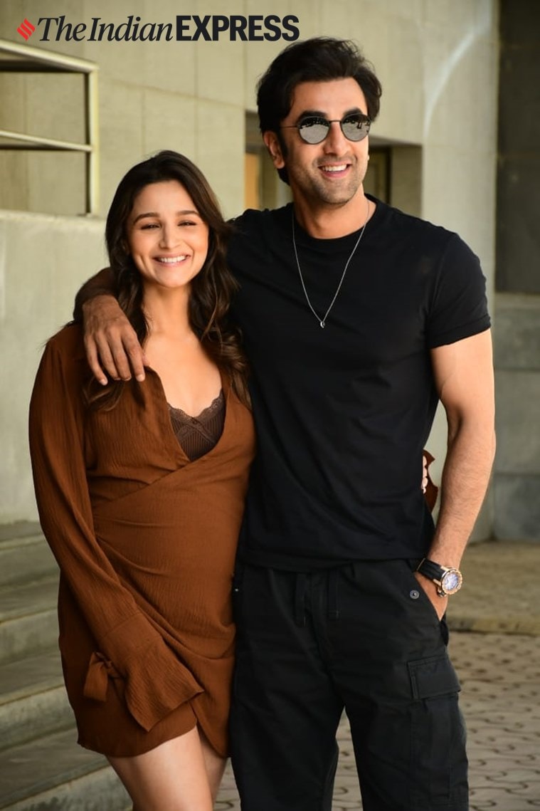 Alia Bhatt and Ranbir Kapoor slay airport fashion in minimal outfits, fans  love his clean-shaven 'chocolate boy' look