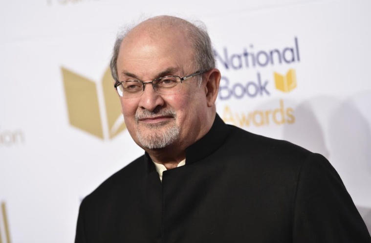 Nervios cortados en el brazo, Salman Rushdie está conectado a un ventilador, 'puede perder un ojo'