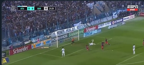 MIRA: Un gol desde antes del medio campo, una chilena, Atlético Tucumán marca dos mundiales en el mismo partido de la Primera División Argentina