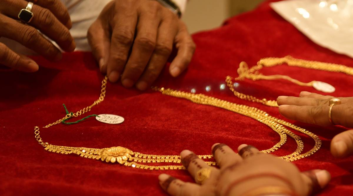 Gold and silver prices inch higher in spot market;  futures dip