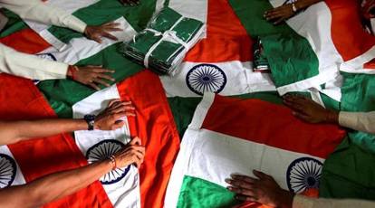 Tamil Nadu trust to make 5,000 Khadi national flags for free distribution  this Independence Day | Chennai News - The Indian Express