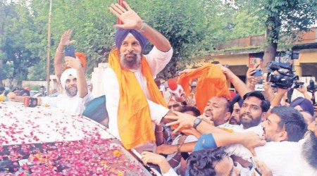 Youth Akali Dal cadre gives grand welcome to Majithia outside jail
