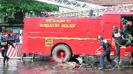 Sewri scrapyard, fire at sewri scrapyard, fireman injured in fire, Mumbai news, Mumbai latest, Indian Express