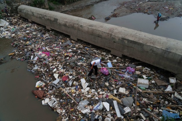 Nepals Holiest River Bagmati Tainted By Garbage And Black Sewage