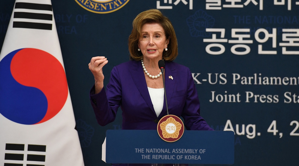 낸시 페로시는 북한의 비핵화에 대한 지지를 맹세하고 한국 국경을 방문할 계획