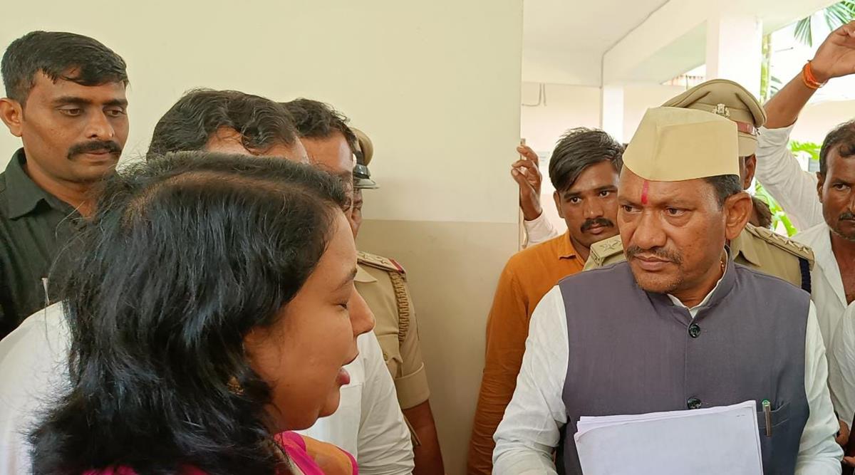 Karnataka minister's ex-staffer held for cheating job aspirants by assuring employment in animal husbandry dept | Cities News,The Indian Express Karnataka minister's ex-staffer held for cheating job aspirants by assuring employment in animal husbandry dept | Cities News,The Indian Express