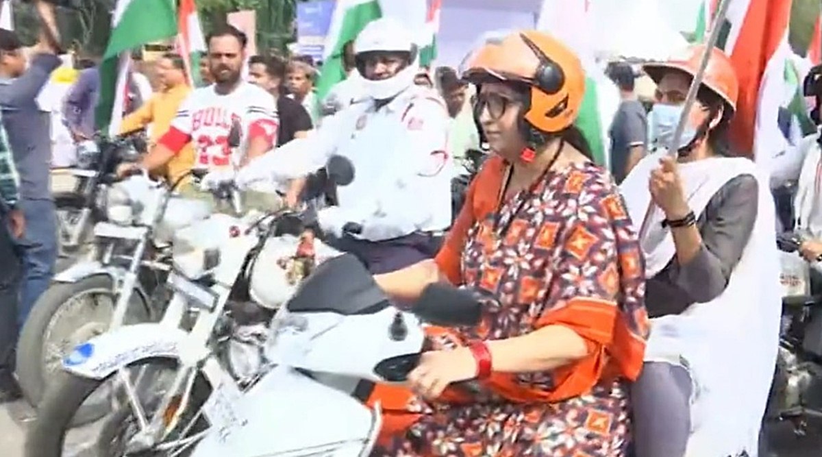 parliament-session-live-rajya-sabha-chairman-venkaiah-naidu-flags-off-mps-tiranga-bike-rally-from-red-fort