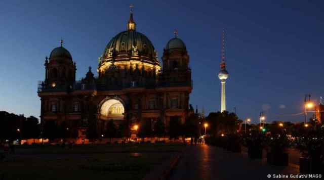 Germany's capital has stopped illuminating monuments like the Berlin Cathedral to save energy. (Deutsche Welle)