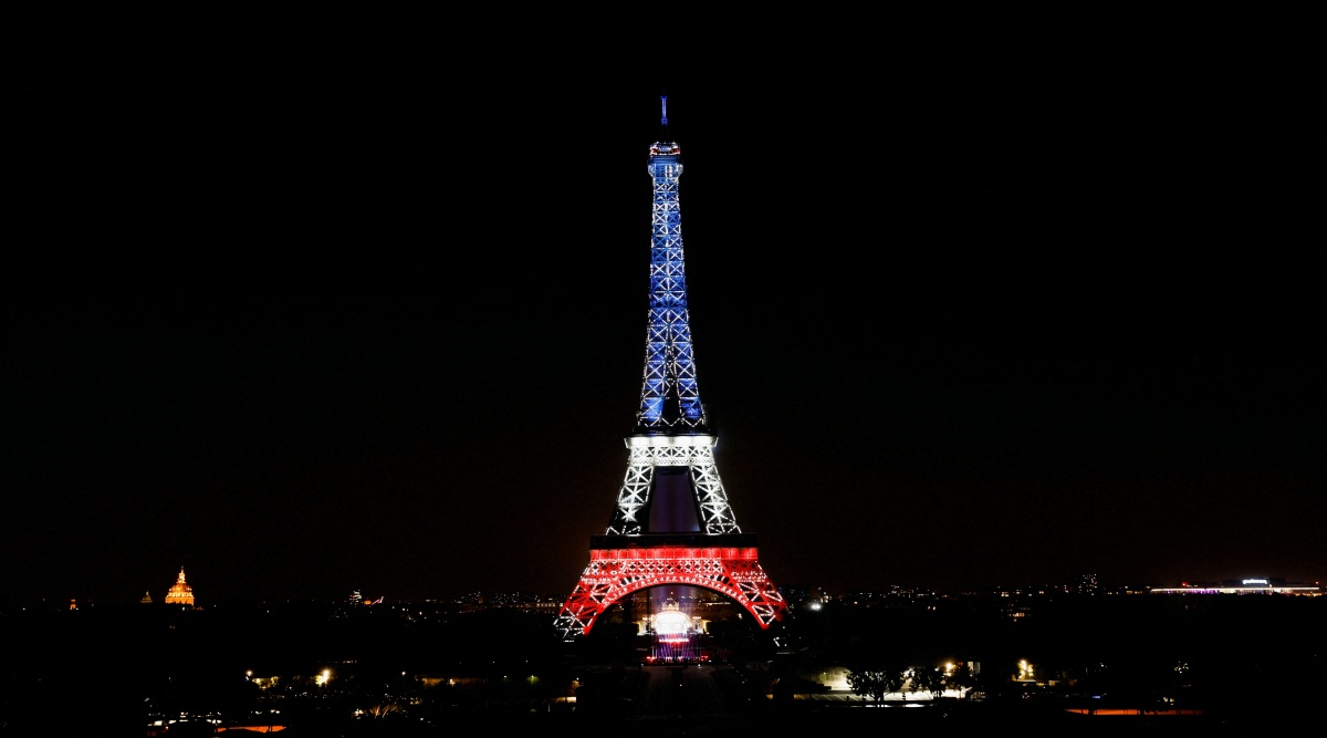 Lights out early for Eiffel Tower as Paris saves energy | World ...