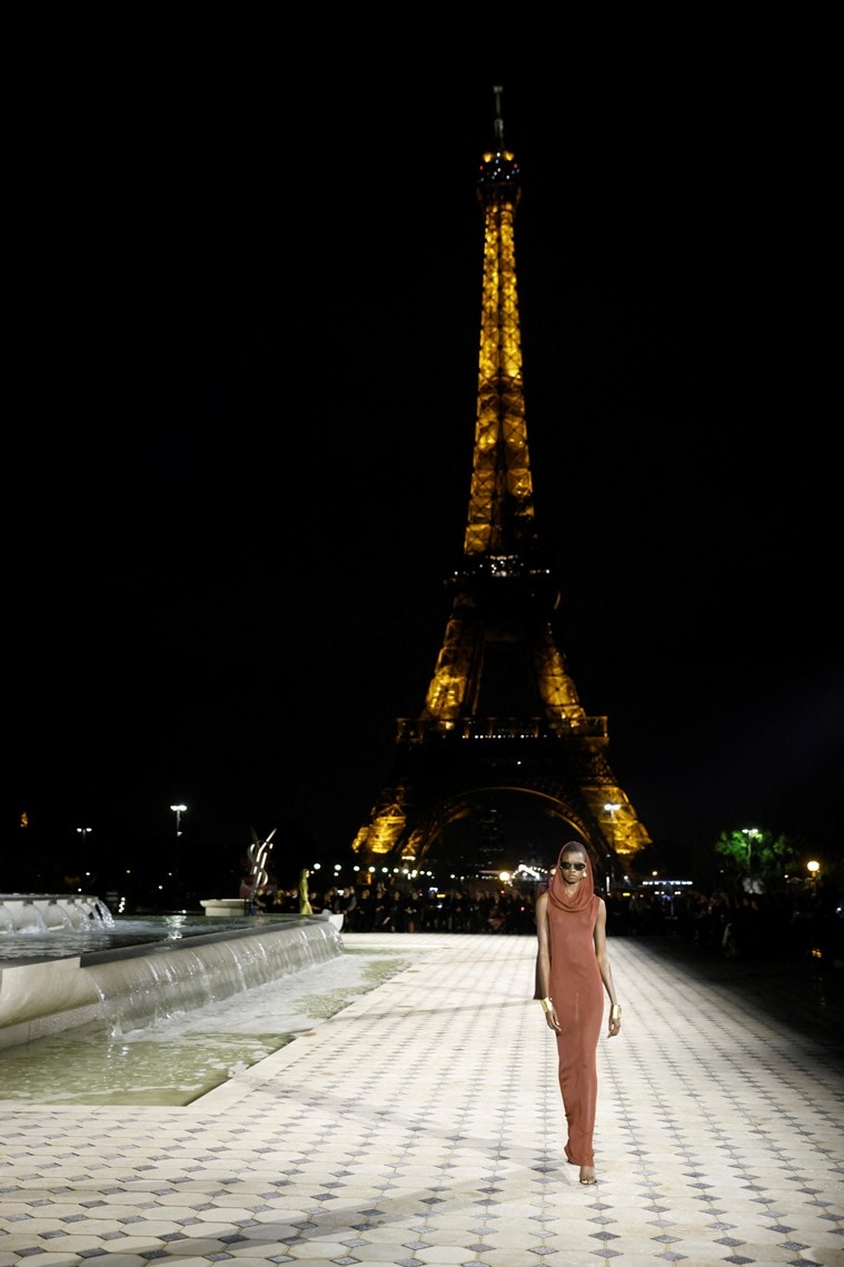 Saint laurent eiffel outlet tower