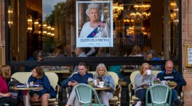 London tourism, tourists in London, Queen Elizabeth II funeral, people taking part in Queen Elizabeth II funeral, royal family fans, guests in London, Queen Elizabeth II fans in London, tourism boost London, indian express news