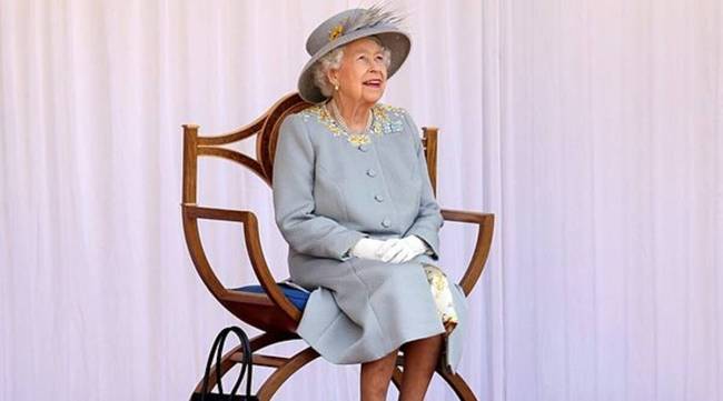 Mani Shankar Aiyar writes: By remaining a steady symbol of stability in a churning ocean of change, the Queen upheld the torch of monarchy by keeping her counsel to herself and continuing to reign as a non-political and non-controversial Queen. (AP/File)