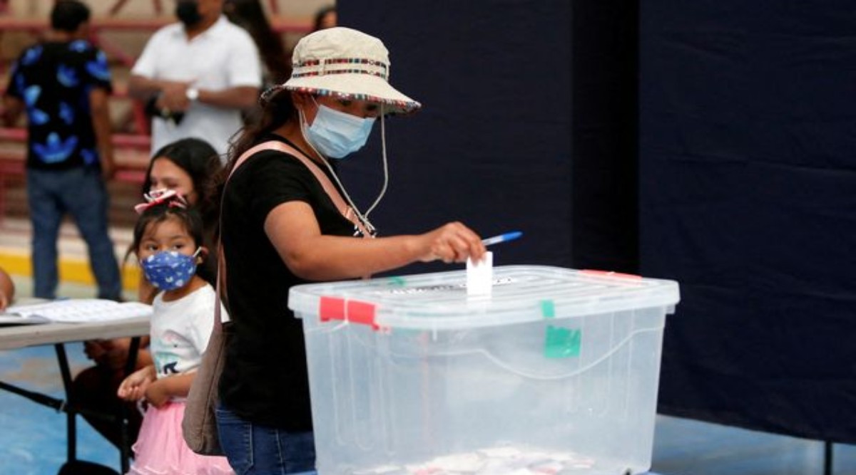 An Aymara woman casts her vote at a polling station during a referendum on a new Chilean constitution, in Pozo Almonte area, in Iquique, Chile, September 4, 2022. (REUTERS/Alex Diaz)