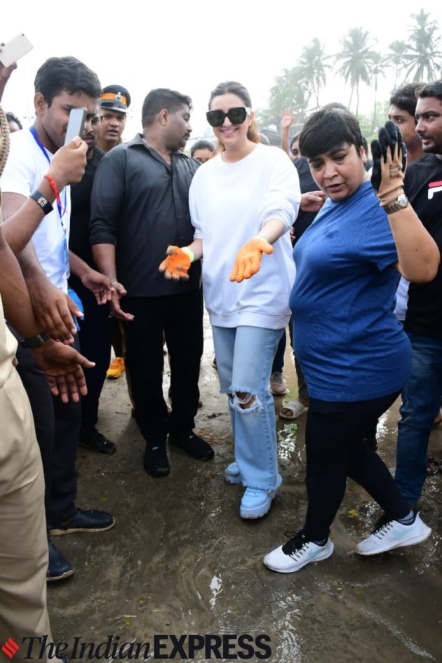 Ganesh Chaturthi, Beach, Parineeti Chopra