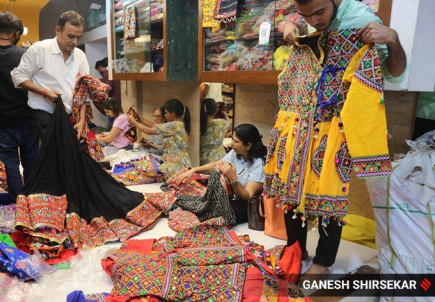 Navratri 2022, Navratri 2022 preparations, preparations for Navratri 2022 Garba, preparations for Navratri 2022 Dandiya, Dandiya costume, Garba costume, people shopping Garba costume, people shopping Dandiya costume, indian express news