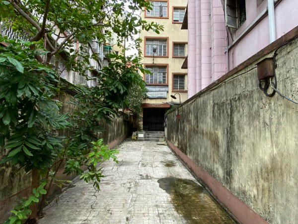 स्ट्रीटवाइज कोलकाता: बॉयज़ ओन लाइब्रेरी रो, जिसका नाम बंगाल के पुस्तकालय आंदोलन के अभिन्न अंग 113 साल पुराने संस्थान के नाम पर रखा गया है।