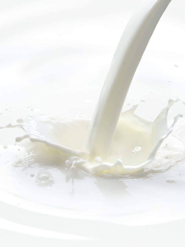 is-skimmed-milk-good-for-your-skin-jpeg