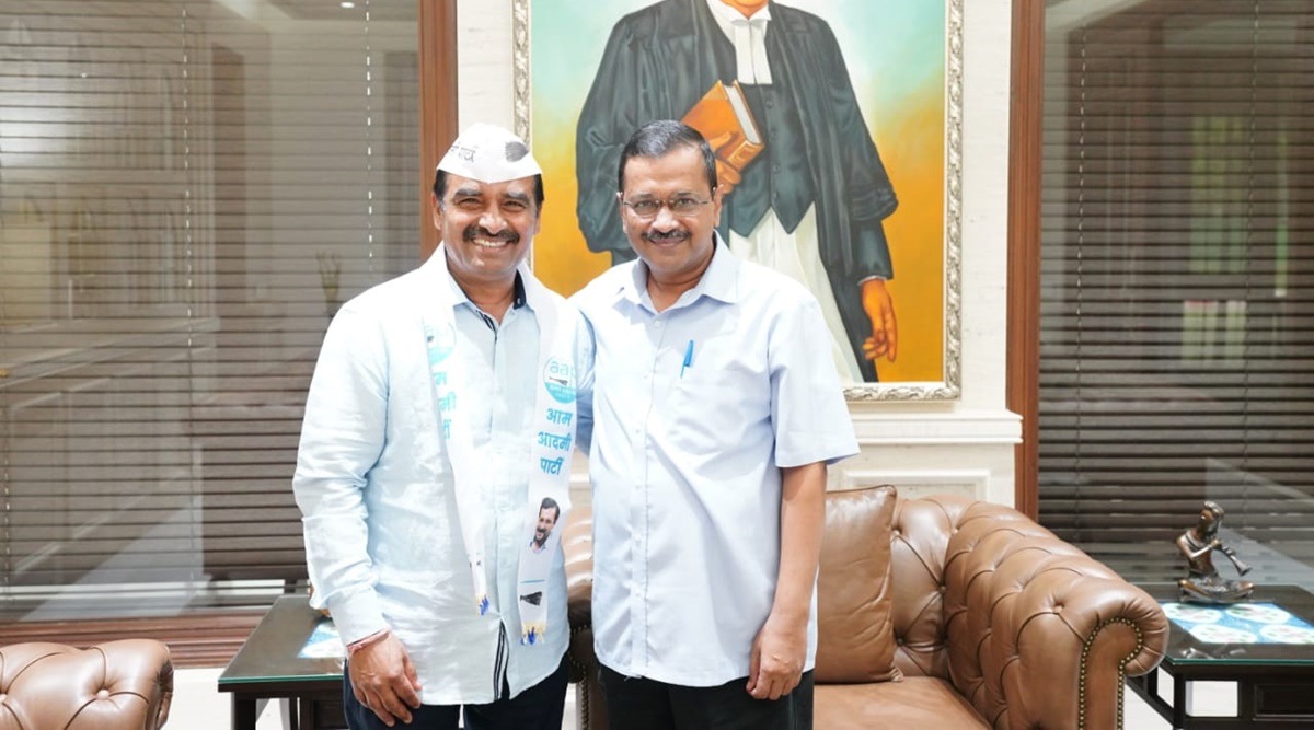 Jagmal Vala (left) is AAP's candidate for Somnath Assembly seat in Gujarat's Gir Somnath district. (Photo: Twitter/@jagmalbhaivala)