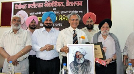 Dr Manjit Singh Kang (Middle) at PAU. (Photo: 
APNA) 