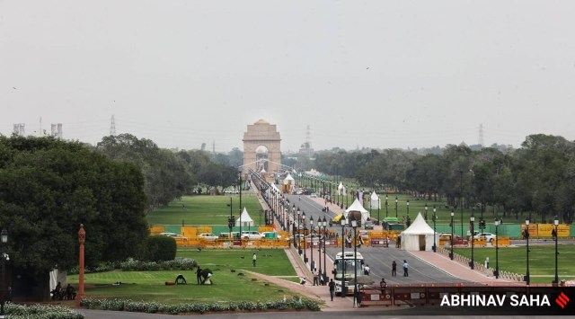 Six new parking lots; over 400 benches; amphitheatres for public performances; 64 toilets for women, 32 for men and 10 for the differently abled; underpasses for barrier-free crossing. 