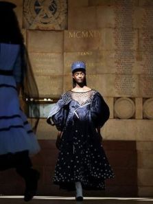 London Fashion Week begins with tributes to Queen Elizabeth