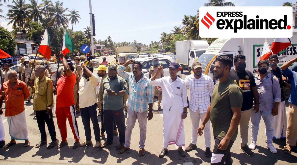 Thiruvananthapuram: Activists of Popular Front of India (PFI) block  Kazhakootam - Kovalam bypass during their protest against the raid by National Investigation Agency (NIA) on the PFI party offices in Kerala, in  Thiruvananthapuram , Thursday, Sept, 22, 2022. (PTI Photo)