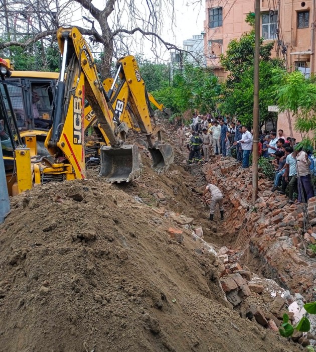 Boundary Wall Collapses In Noidas Jalvayu Vihar Society Four Dead India News News The